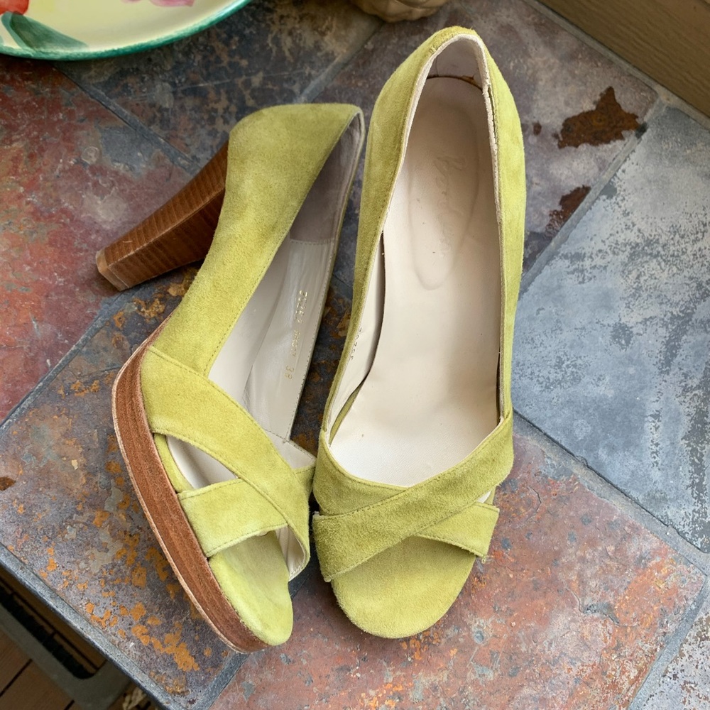 Boden Chartreuse peep-toe suede heels - Picture 7 of 8